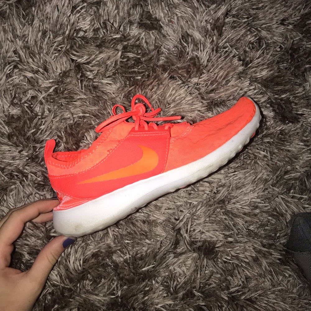 Women’s Nike sneaker